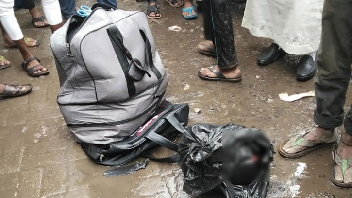 টঙ্গীতে ট্রাভেল ব্যাগ থেকে যুবকের খণ্ডিত মরদেহ উদ্ধার