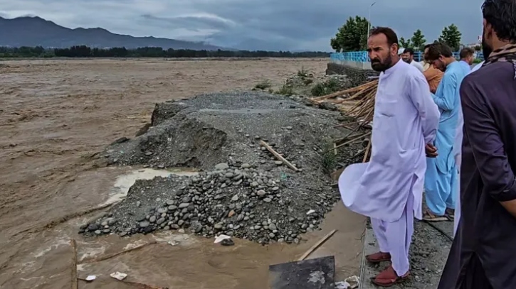 পাকিস্তানে আকস্মিক বন্যায় নিহত ১১
