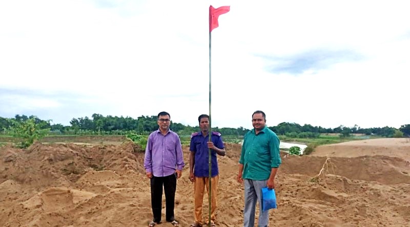 কুলাউড়ায় দুই ইজারাদারের সরকারি বালু লুটের তাণ্ডব