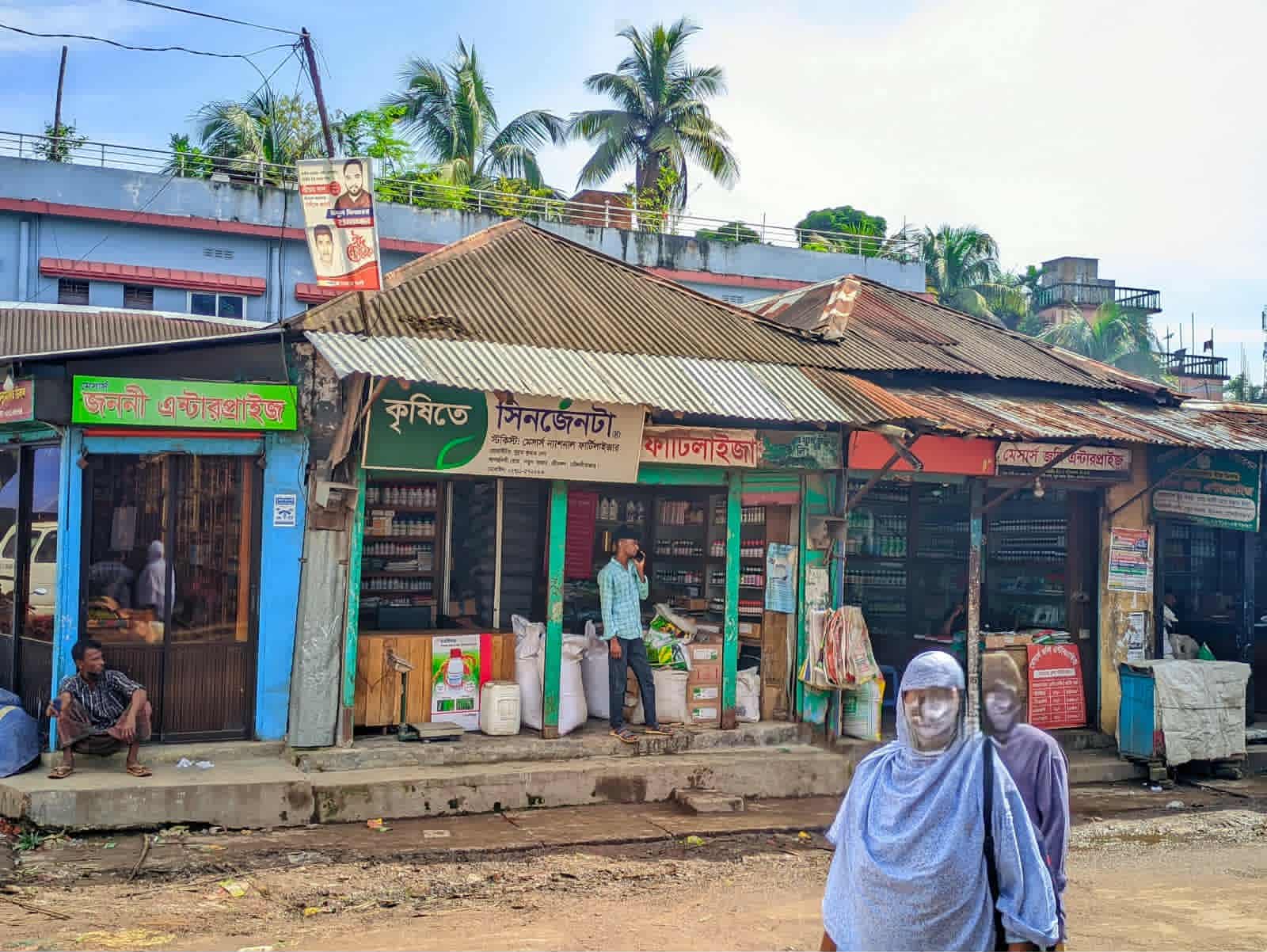 শ্রীমঙ্গলে গত ১৬ বছর ধরে নীতিমালার তোয়াক্কা না করে সার উত্তোলন