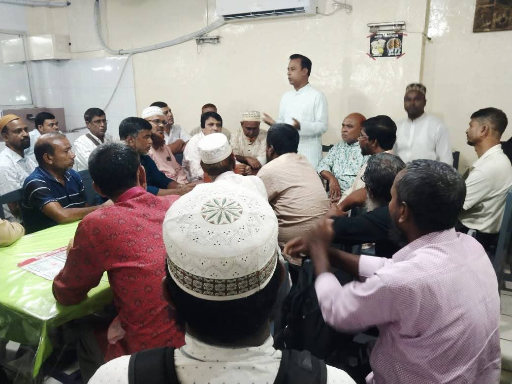 জাতীয়করণের দাবিতে মহাসমাবেশে যোগদানে মান্দা উপজেলা শিক্ষক নেতাদের সঙ্গে মতবিনিময় এম এ মতীনের