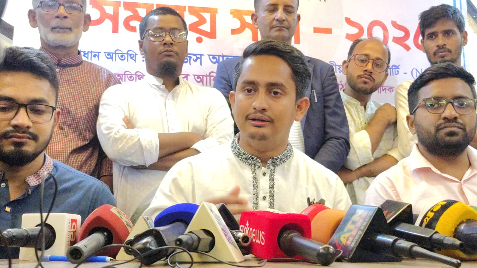 সেনাবাহিনী মর্যাদাপূর্ণ অবস্থানে থাকুক, তারা যেন  সিরিয়াল কিলারদের দায়ভার না নেয়- সারজিস