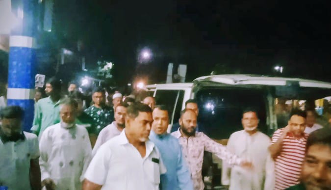 ঝালকাঠি পৌর শহরে এ্যাড শাহাদাৎ হোসেনের গণসংযোগ