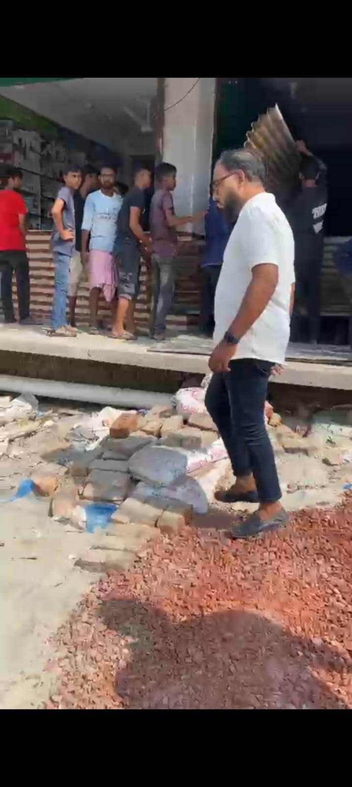৭০ লাখ টাকা চাঁদা না পেয়ে মার্কেট বন্ধ করে  দেওয়ার অভিযোগ বিএনপি নেতার বিরুদ্ধে