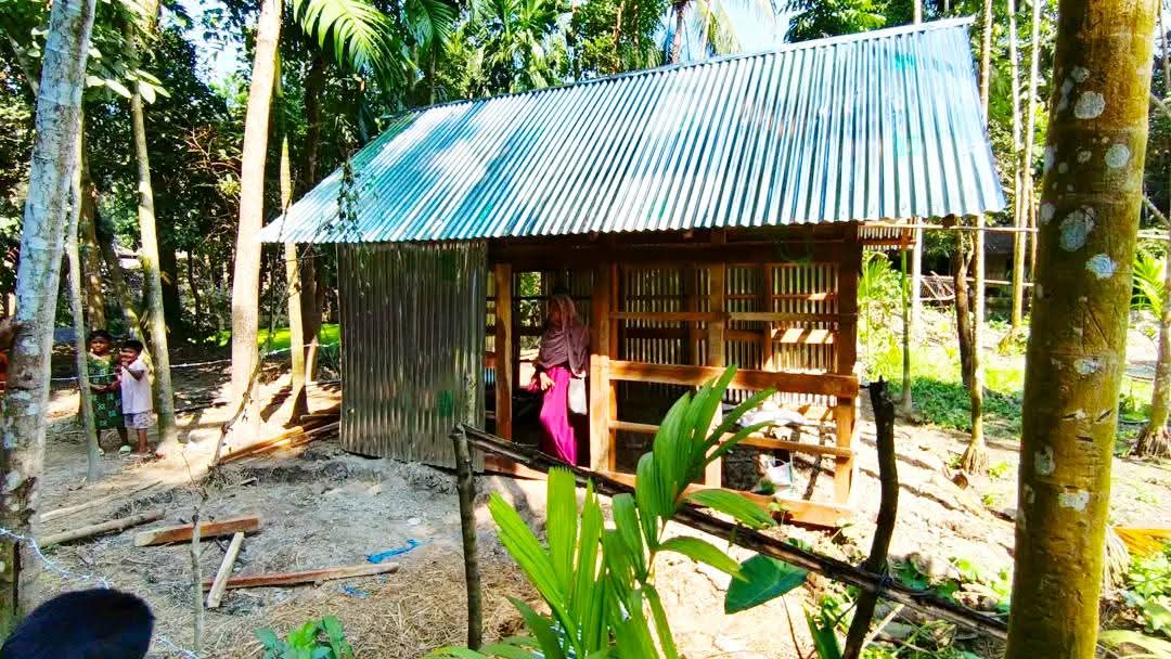 রাজাুপুরে দোকান ভাঙচুর করে মালপত্র লুট ও জমি দখল করে ঘর উত্তোলনে উত্তেজনা