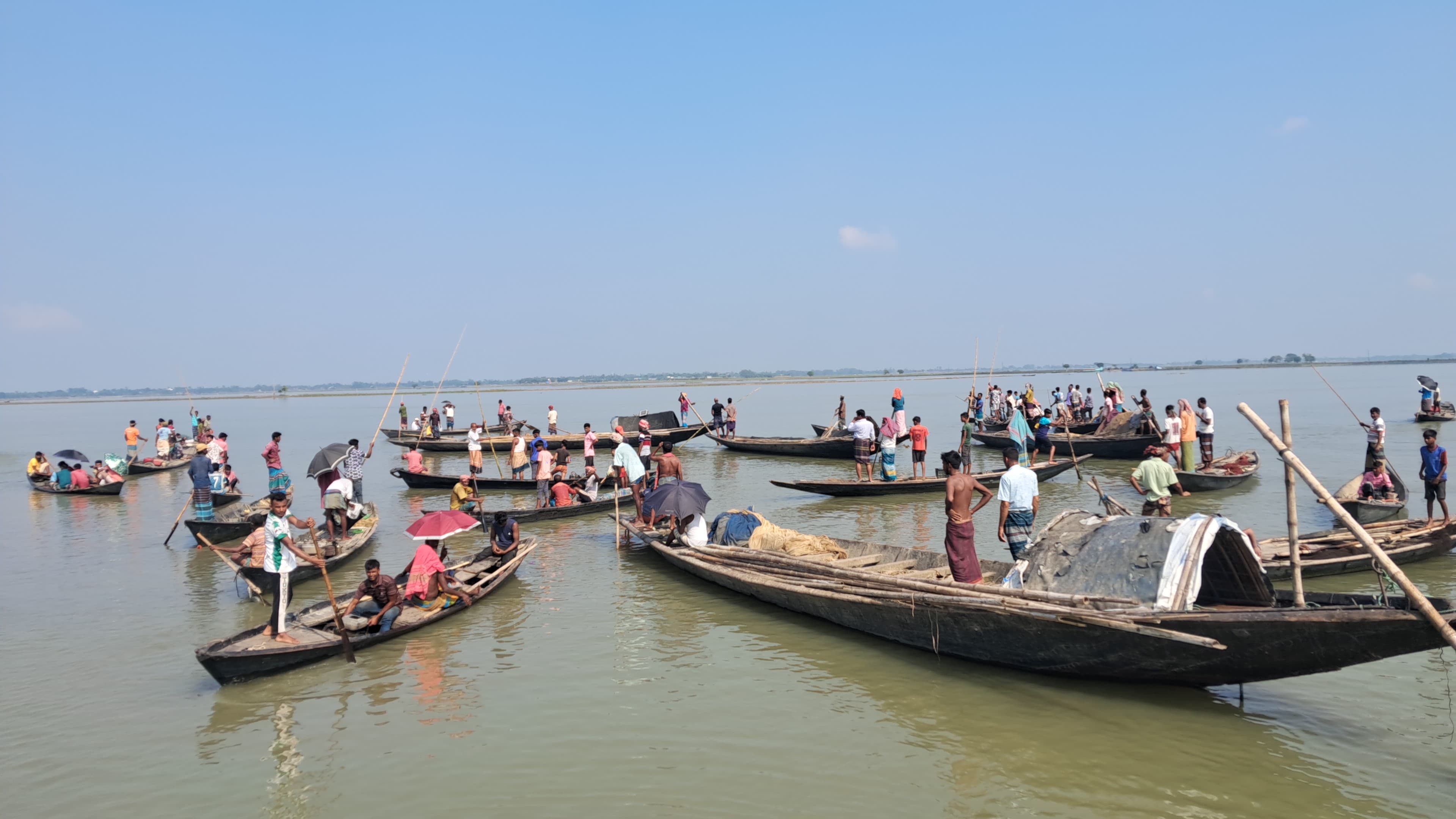 বাজিতপুরে বিএনপি নেতাদের দখলে থাকা জলমহাল উন্মুক্ত করে নিলো জেলেরা