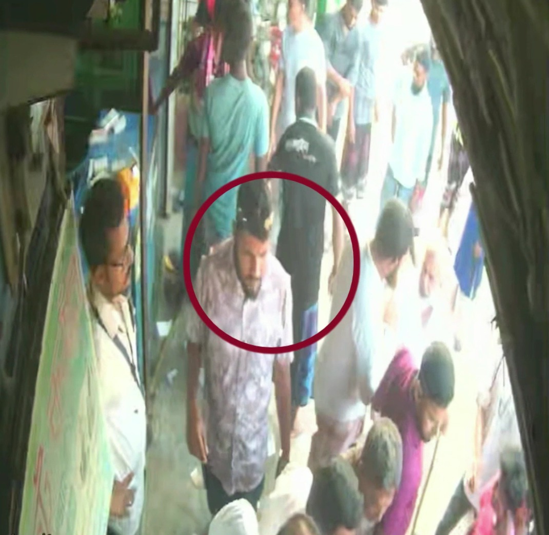 পুলিশের উপস্থিতিতে ছাত্রদল নেতার হামলা ও ভাঙচুরের অভিযোগ