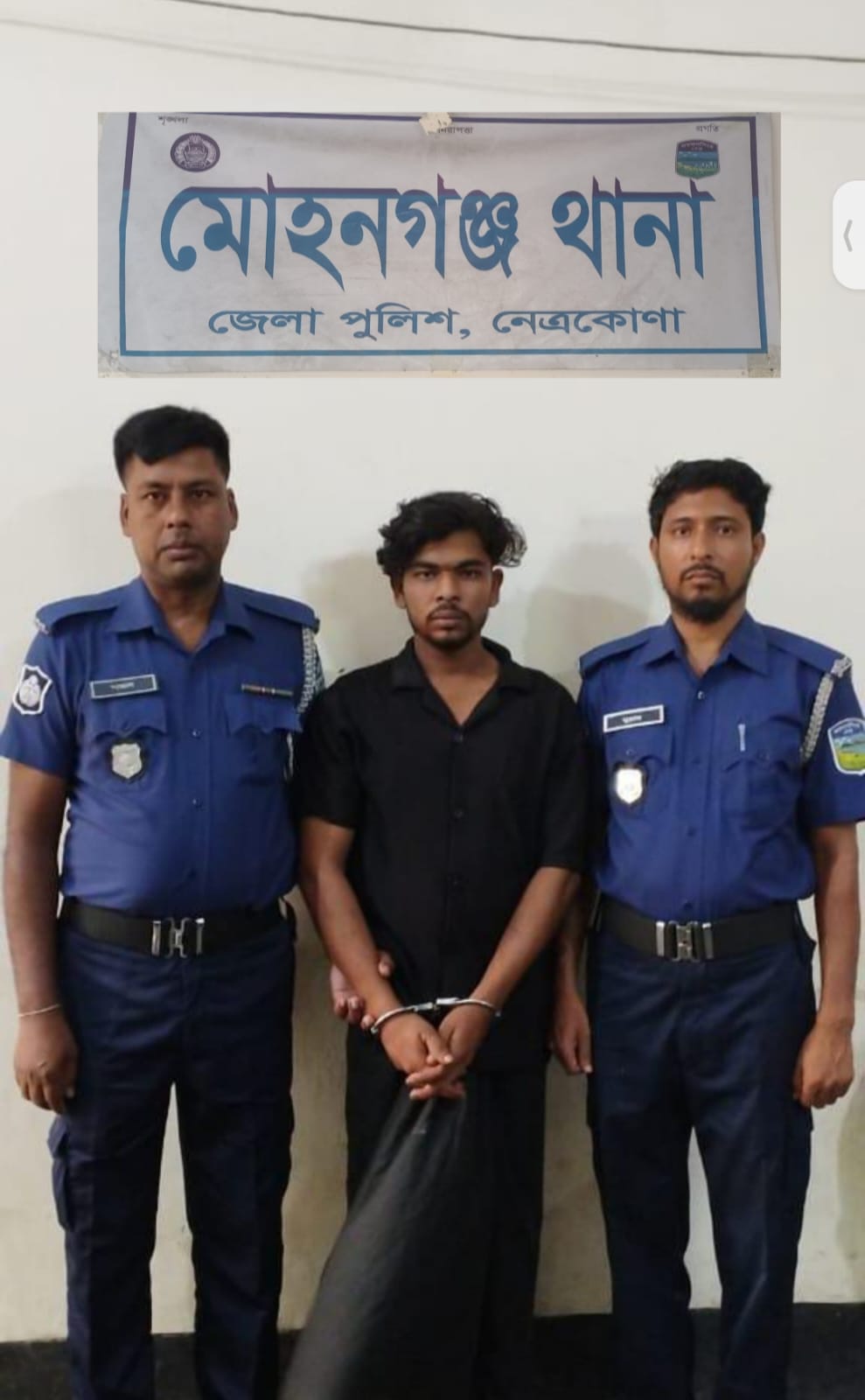 মোহনগঞ্জে যুবককে ছুরিকাঘাত, প্রধান আসামি গ্রেপ্তার