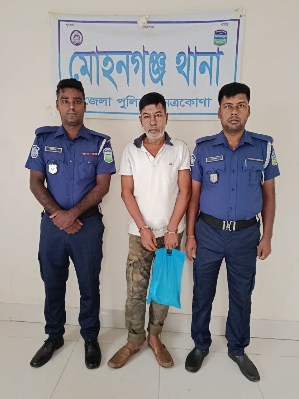 মোহনগঞ্জে হেরোইনসহ মাদক কারবারি গ্রেপ্তার