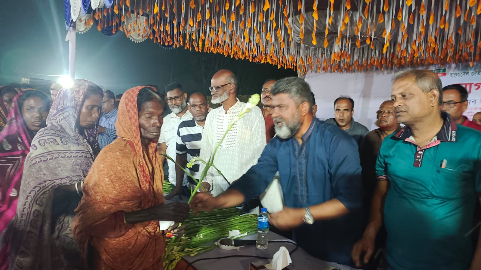 ফজলে হুদাকে ভালোবেসে) ৫শতাধিক সনাতন ধর্মাবলম্বী ও ক্ষুদ্র নৃগোষ্ঠী পরিবারের স্বেচ্ছায় বিএনপিতে যোগদান