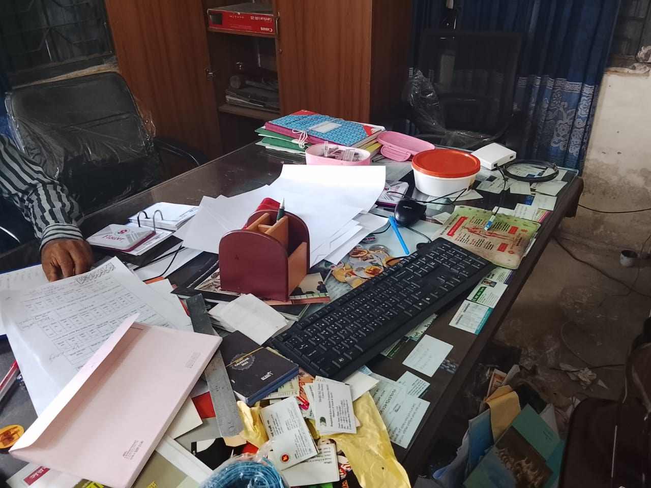 মৌলভীবাজার জেলা ক্রীড়া অফিসের প্রধান ফটকের তালা ভেঙে চুরি।