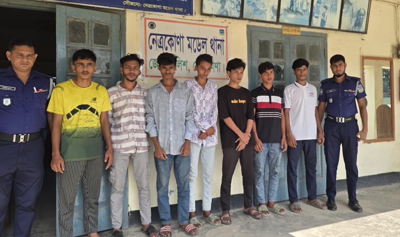 নেত্রকোনায় মশাল মিছিল : নিষিদ্ধ  ছাত্রলীগের ৭ নেতাকর্মী আটক