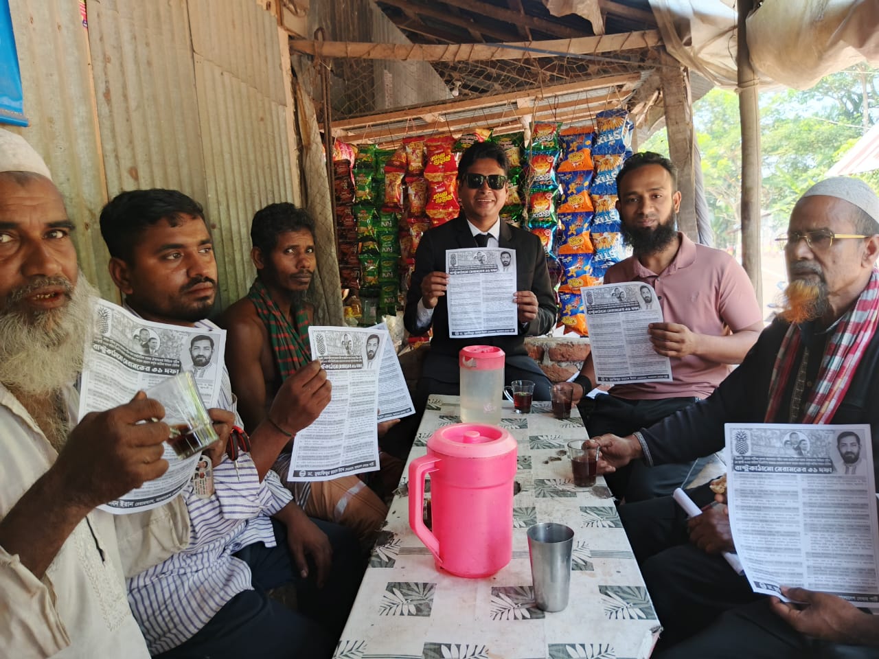কাঁঠালিয়ার বিভিন্ন স্থানে ডাঃ ইরানের আনারসের পক্ষে প্রচারপত্র বিতরণ