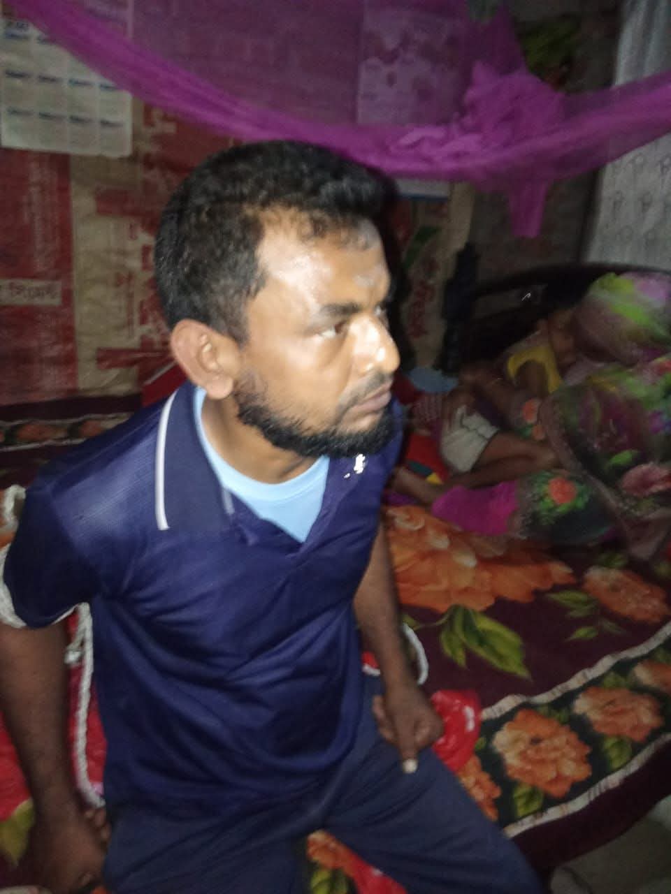 মান্দায় পরকীয়া প্রেমিকার সঙ্গে আপত্তিকর অবস্থায় আটক ১