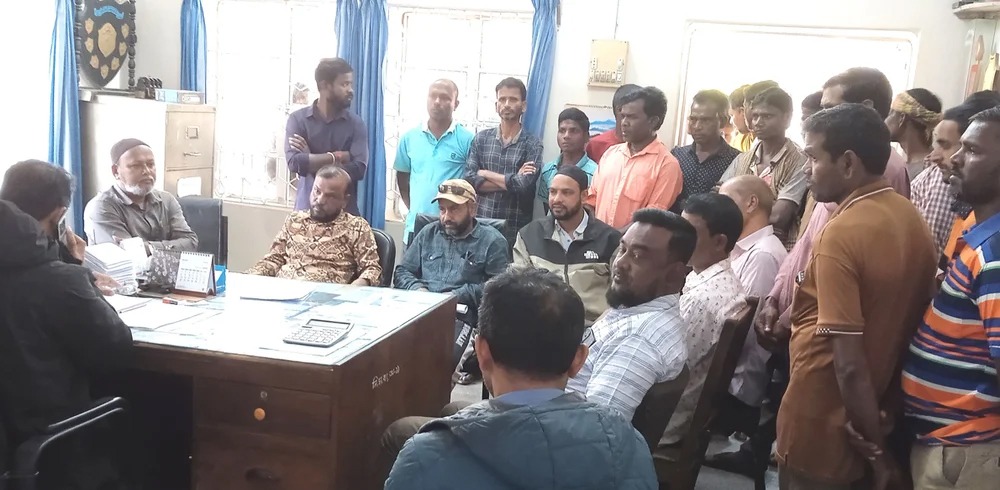 বড়লেখায় চা বাগান ইস্যুতে ৯৪ জনের বিরুদ্ধে মামলা, নিন্দার ঝড়