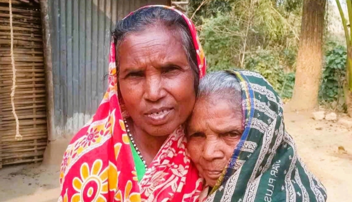 বাংলাদেশের যে ভাষাটি বেঁচে আছে শুধু দুই বোনের মুখেই খাড়িয়া ভাষা রয়েছে