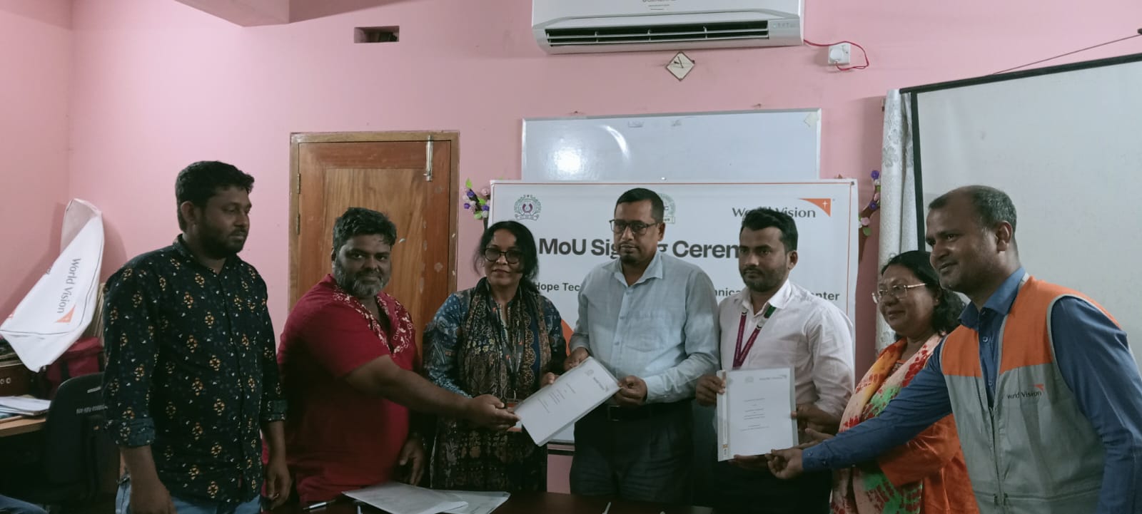 ওয়ার্ল্ড ভিশন বাংলাদেশ এবং সিএসএস হোপ টেকনিক্যাল ইন্সটিটিউট ও এশিয়া টেকিনিক্যাল ট্রেইনিং সেন্টারের মাঝে সমঝোতা স্বারক স্বাক্ষরিত”