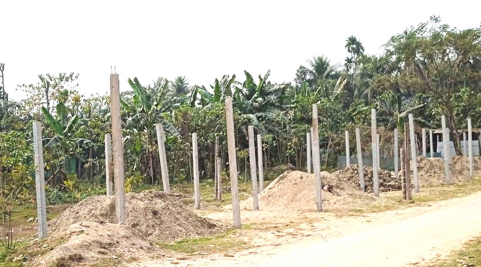 আদালতের নিষেধাজ্ঞা উপেক্ষা করে বিএনপি নেতার বিরুদ্ধে ভূমি দখলের অভিযোগ