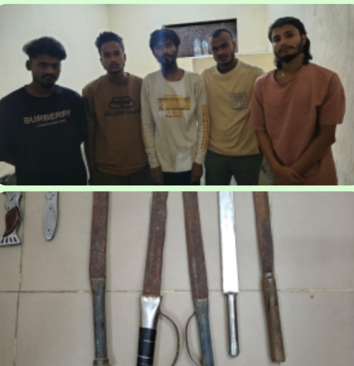 *মৌলভীবাজারে দেশীয় অস্ত্রসহ ৫ জন আটক*