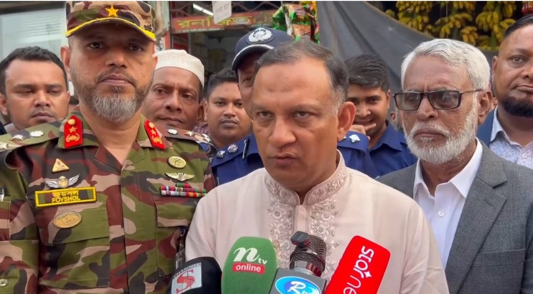 কিশোরগঞ্জে বাজার মনিটরিং করলেন প্রতিমন্ত্রী শরিফুল আলম