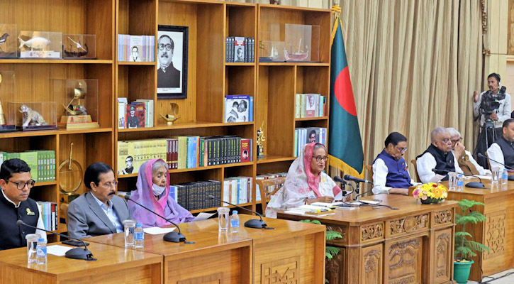 আমাকে উৎখাত করলে পরবর্তীতে কে আসবে, প্রশ্ন প্রধানমন্ত্রীর