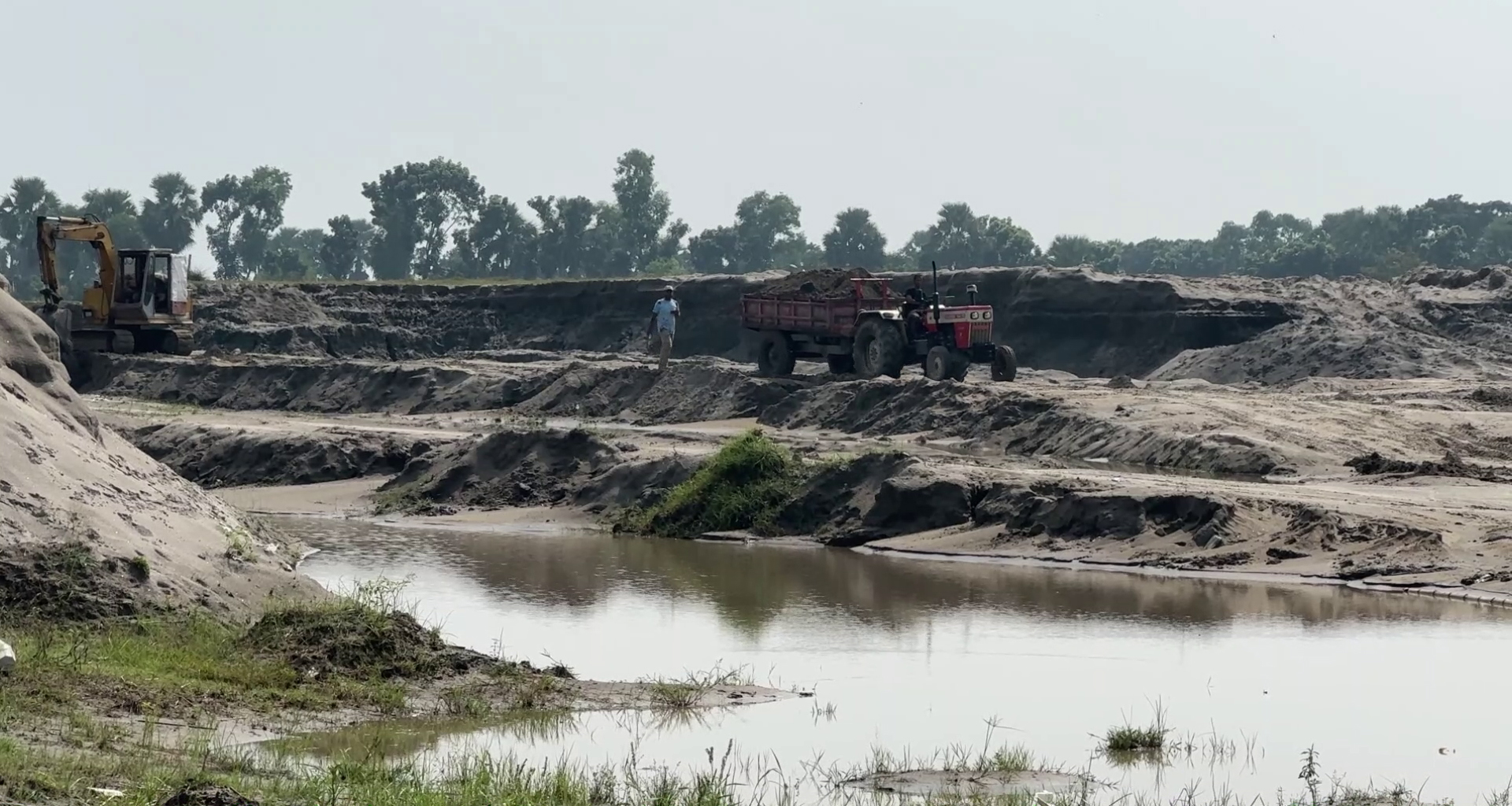 বালু সাম্রাজ্য’- ইজারা নয়, লুটপাটঃ ব্রক্ষ্মপুত্র খননের আড়ালে কৃষিজমি ধ্বংস