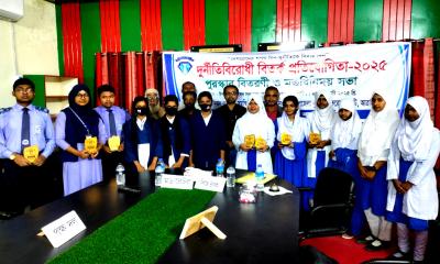 আত্রাইয়ে দুর্নীতি বিষয়ক বিতর্ক প্রতিযোগিতার অনুষ্ঠানের সমাপনী