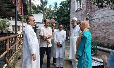 রাজাপুরের নারী উদ্যোক্তা মাফুজা রুনার খামার পরিদর্শন করেন বিএনপি চেয়ারপারসনের উপদেষ্টা ড. জিয়াউদ্দিন হায়দার
