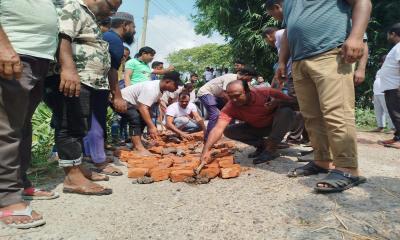 লালমনিরহাটে যুবদলের স্বেচ্ছাশ্রমে রাস্তা সংস্কার।।