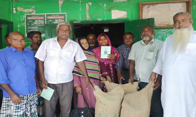জলঢাকায় ডাউয়াবাড়ি ইউনিয়নে ভিডাব্লিউবি কর্মসূচির চাল বিতরণ সম্পন্ন
