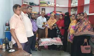 দিনাজপুরে একতা নারী উন্নয়ন সংস্থার কার্যক্রম পরিদর্শনে সদর উপজেলা সমবায়  অফিসার