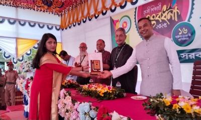 নরসিংদীতে আড়াইশো কৃতি শিক্ষার্থীকে সংবর্ধনা