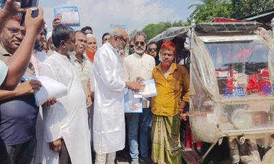 রাণীনগরে রাষ্ট্র কাঠামো মেরামতের ৩১ দফার লিফলেট বিতরণ
