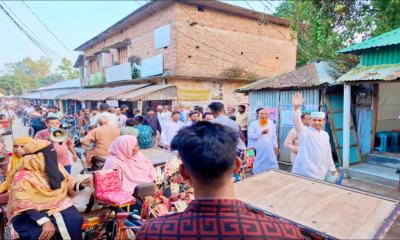 মান্দায় ৩১ দফা বাস্তবায়নে এম এ মতীনের গণসংযোগ ও লিফলেট বিতরণ