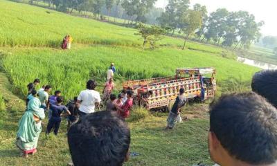 গরুবোঝাই ভটভটি উল্টে দুই ব্যবসায়ী নিহত; আহত ৫-৬ জন গরুবোঝাই ভটভটি উল্টে দুই ব্যবসায়ী নিহত; আহত ৫-৬ জন