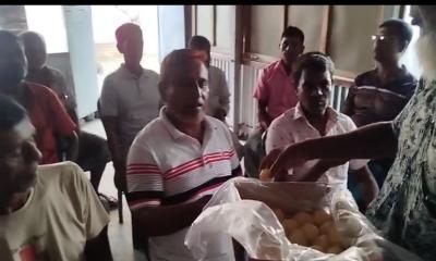 ইটনায় আ.লীগ নেতা গ্রেপ্তার, আনন্দে মিষ্টি বিতরণ
