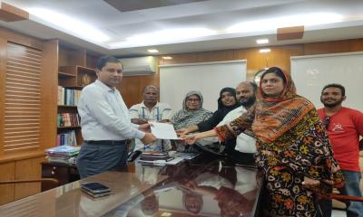 শিশুদের জন্য ডে কেয়ার সেন্টার ও ব্রেস্টফিডিং কর্ণার স্থাপনের দাবিতে ঝালকাঠিতে মানববন্ধন ও স্মারকলিপি প্রদান