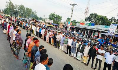 মান্দায় বিএনপির মনোনয়ন পুনর্বিবেচনার দাবিতে মানববন্ধন ও বিক্ষোভ মিছিল