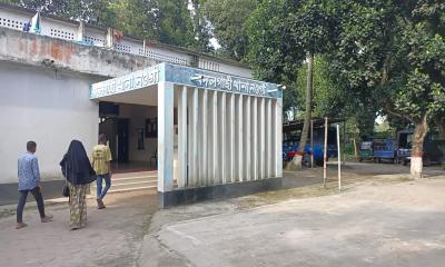 হাসপাতালে লাশ ফেলে পালালেন স্বামী ও শাশুড়ি তরকারীর স্বাদ কম হওয়ায় স্ত্রীক মারধর; গলায় ফাঁস দিয়ে আত্মহত্যা