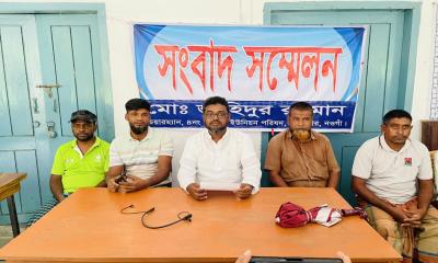 রাণীনগরে বিদ্যালয়ের দোকানঘর ভাঙচুরের অভিযোগ অস্বীকার করে চেয়ারম্যানের সংবাদ সম্মেলন