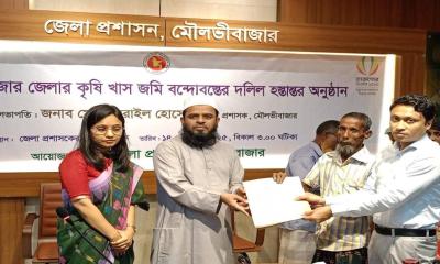 মৌলভীবাজার ৬৭টি দলিল ভূমিহীনদের মাঝে হস্তান্তর