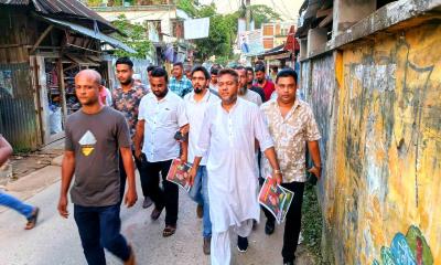 রাজাপুরে বিএনপির মনোনয়নপ্রত্যাশী গোলাম আজম সৈকতের গণসংযোগ ও লিফলেট বিতরণ