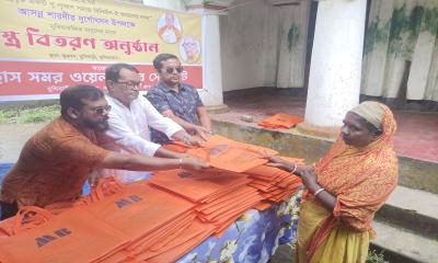 শারদীয় দুর্গাপূজা উপলক্ষে ২শত অসহায় হিন্দু ও মুসলিম পরিবারে মাঝে নতুন শাড়ি ও কাপড় বিতরণ