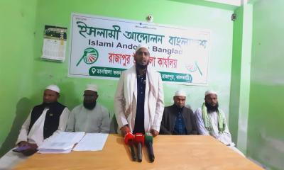 রাজাপুরে হাতপাখা প্রার্থীর কর্মীদের ওপর হামলার প্রতিবাদে প্রার্থীর সংবাদ সম্মেলন