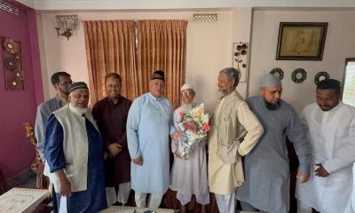 মৌলভীবাজারে বিজয়ী এম নাসের রহমানকে ফুল দিয়ে শুভেচ্ছা জানালেন প্রতিদ্বন্দ্বী আব্দুল মান্নান