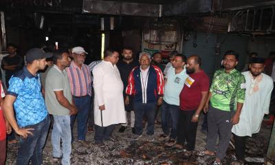 অগ্নিকান্ডে ক্ষতিগ্রস্ত মার্কেট পরিদর্শন করেছেন নগর বিএনপির সভাপতি