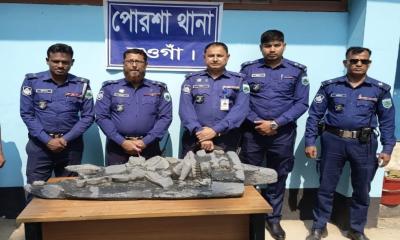 নওগাঁর পোরশা থানা পুলিশের অভিযানে ১৩৭ কেজি ওজনের কষ্টিপাথরের প্রাচীন মূর্তি উদ্ধার