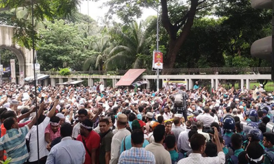 সরকারকে এক মাসের আলটিমেটাম শিক্ষকদের