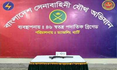 দুদকের সাবেক কর্মকর্তার বাসায় সেনা অভিযান, শটগান উদ্ধার