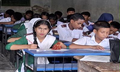 ১০ হাজার শিক্ষার্থীদের অংশগ্রহণে অনুষ্ঠিত হয়েছে মেধাবৃত্তি পরীক্ষা